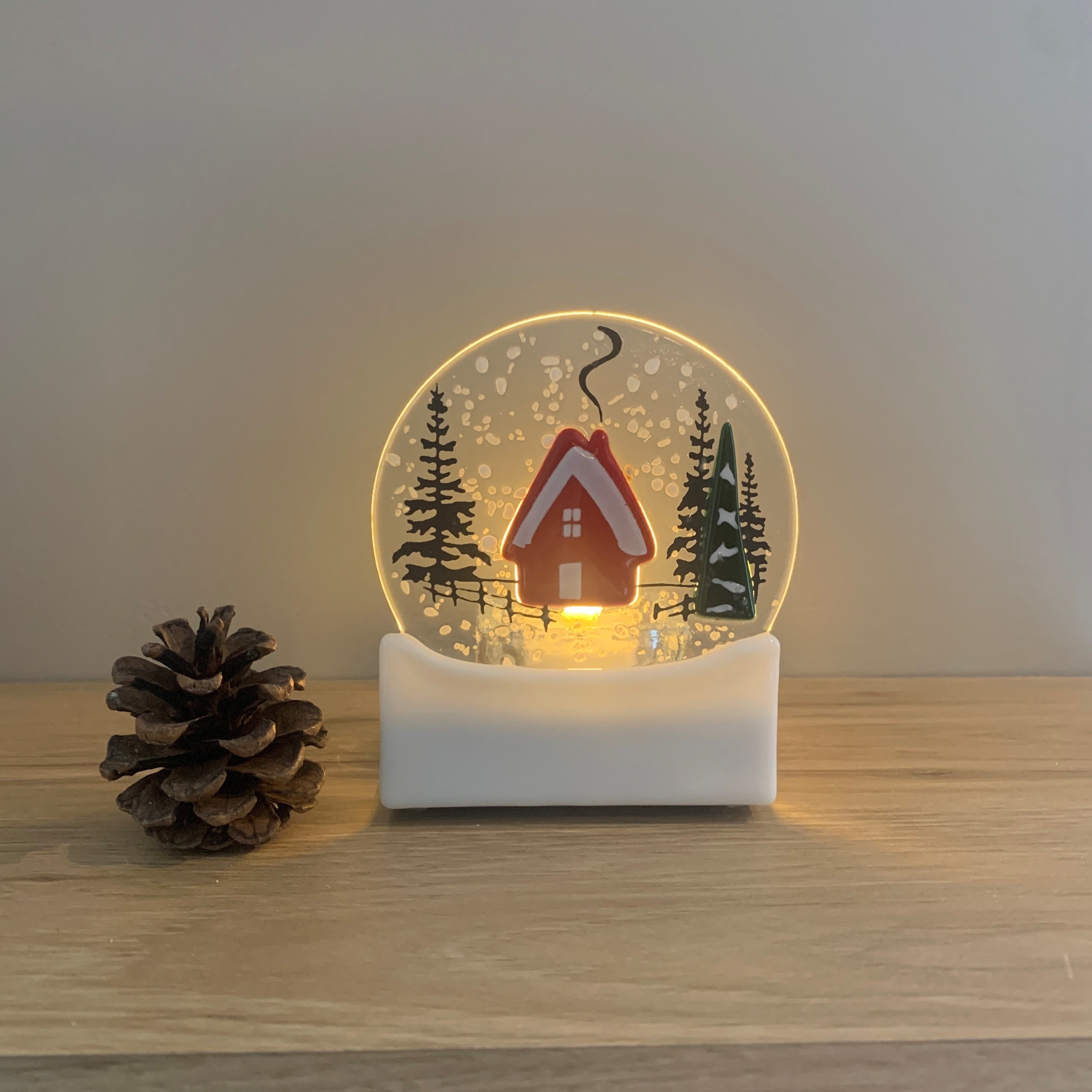 Boule à Neige Lumineuse LED Avec Chutes De Neige Dynamiques - Décoration Noël Ou Année - 5x5x15,5 Cm - Couleur Rouge, Blanc, Vert