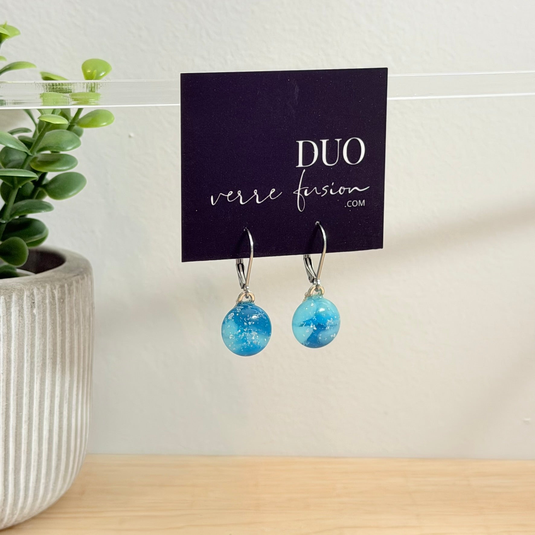 Boucles d'oreilles en verre bleu et violet de Murano, bijou en Boucles d'oreilles en verre bleu et violet de Murano, bijou en