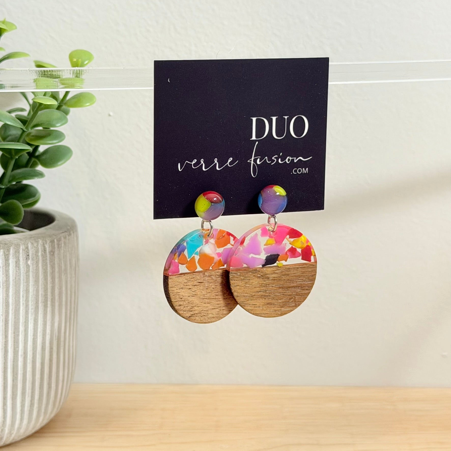 52. Boucles d'oreilles verre, résine et bois