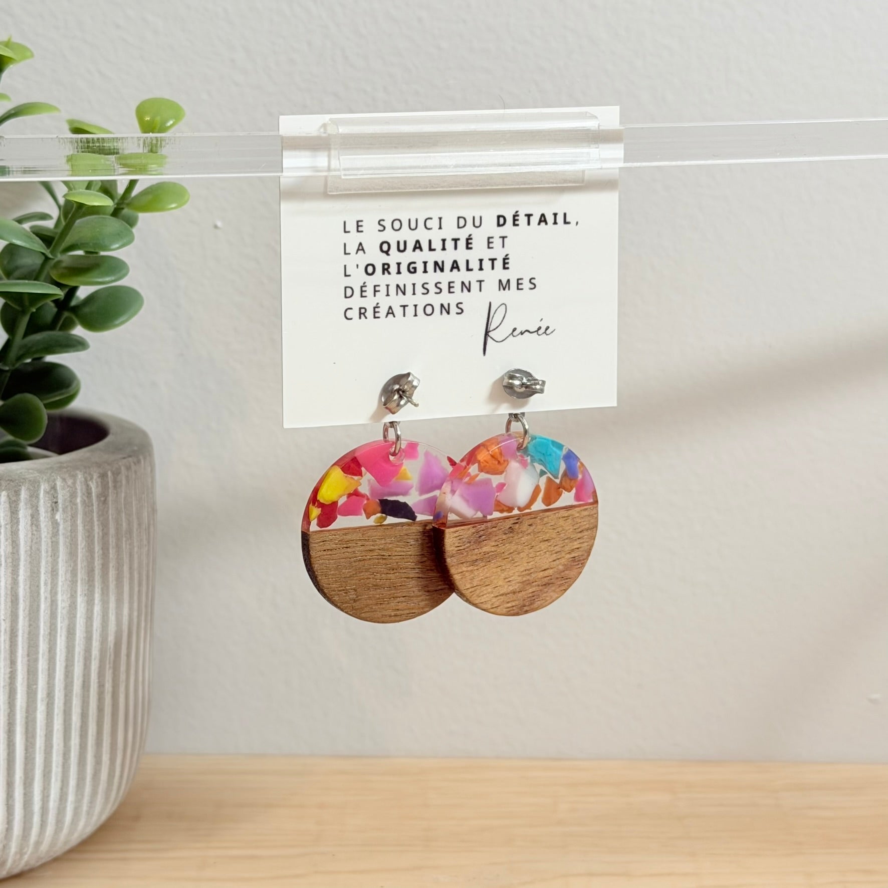 52. Boucles d'oreilles verre, résine et bois