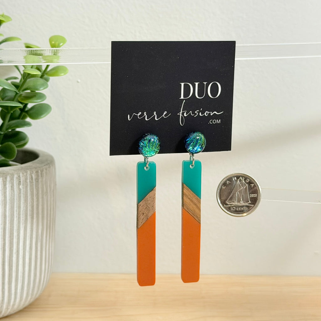 55. Boucles d'oreilles verre, résine et bois