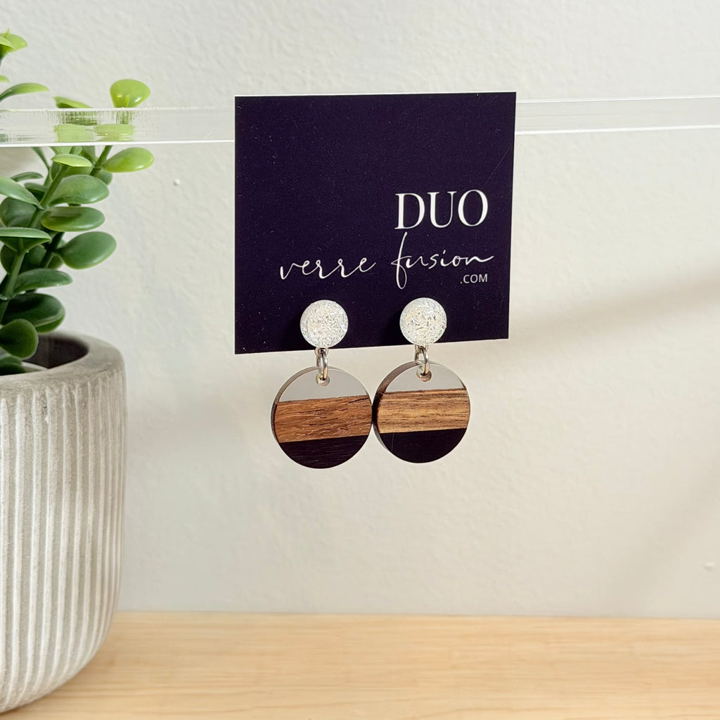 57. Boucles d'oreilles verre, résine et bois