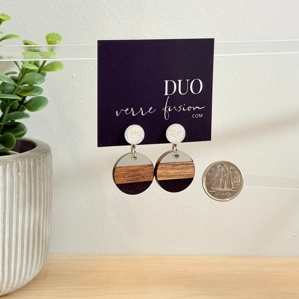 57. Boucles d'oreilles verre, résine et bois