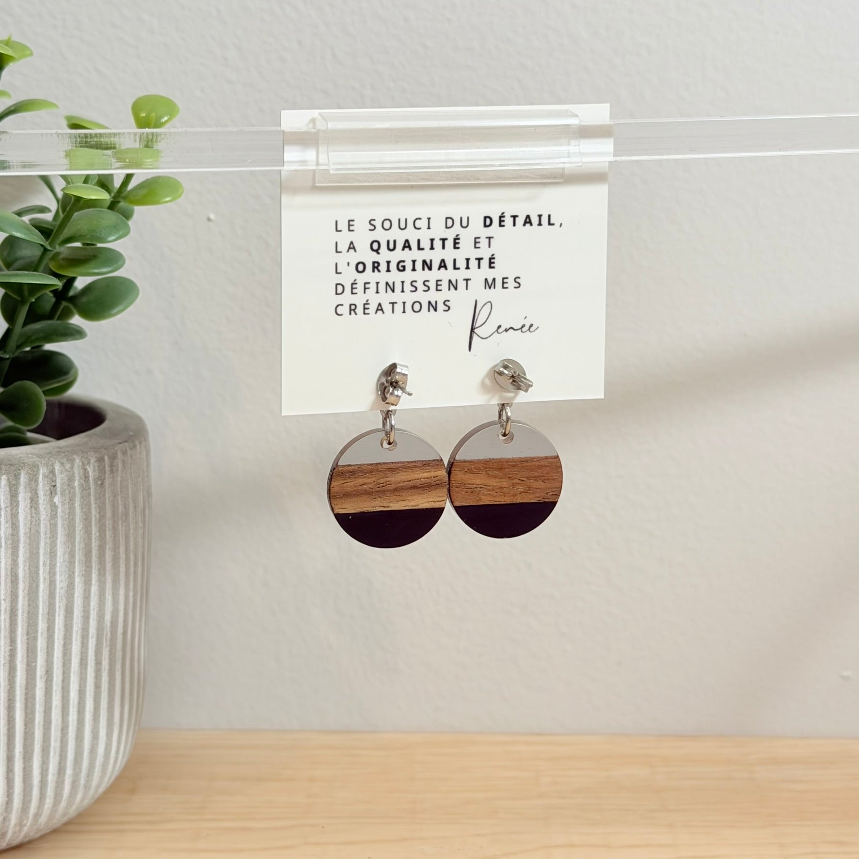 57. Boucles d'oreilles verre, résine et bois