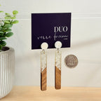 62. Boucles d'oreilles verre, résine et bois