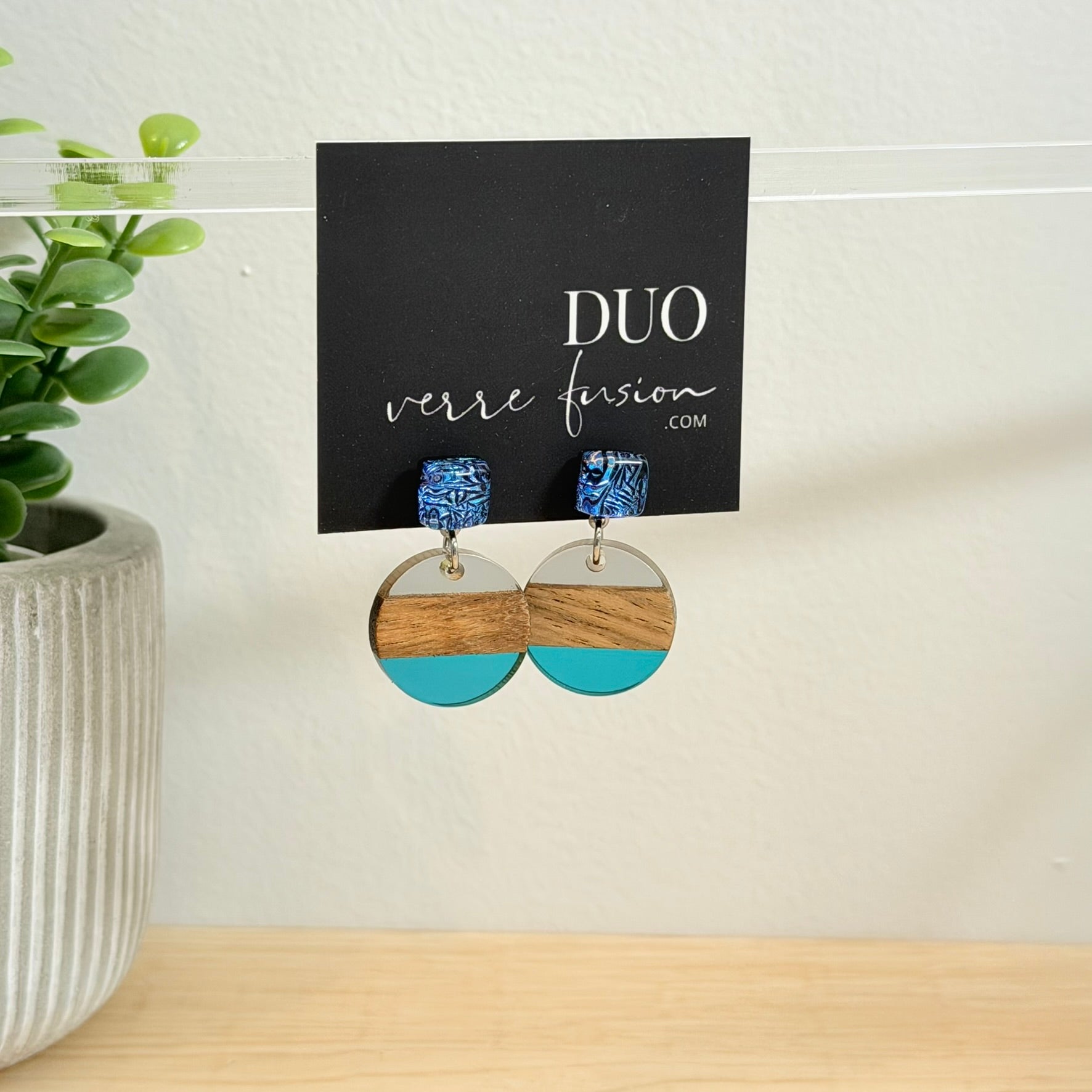 65. Boucles d'oreilles verre, résine et bois