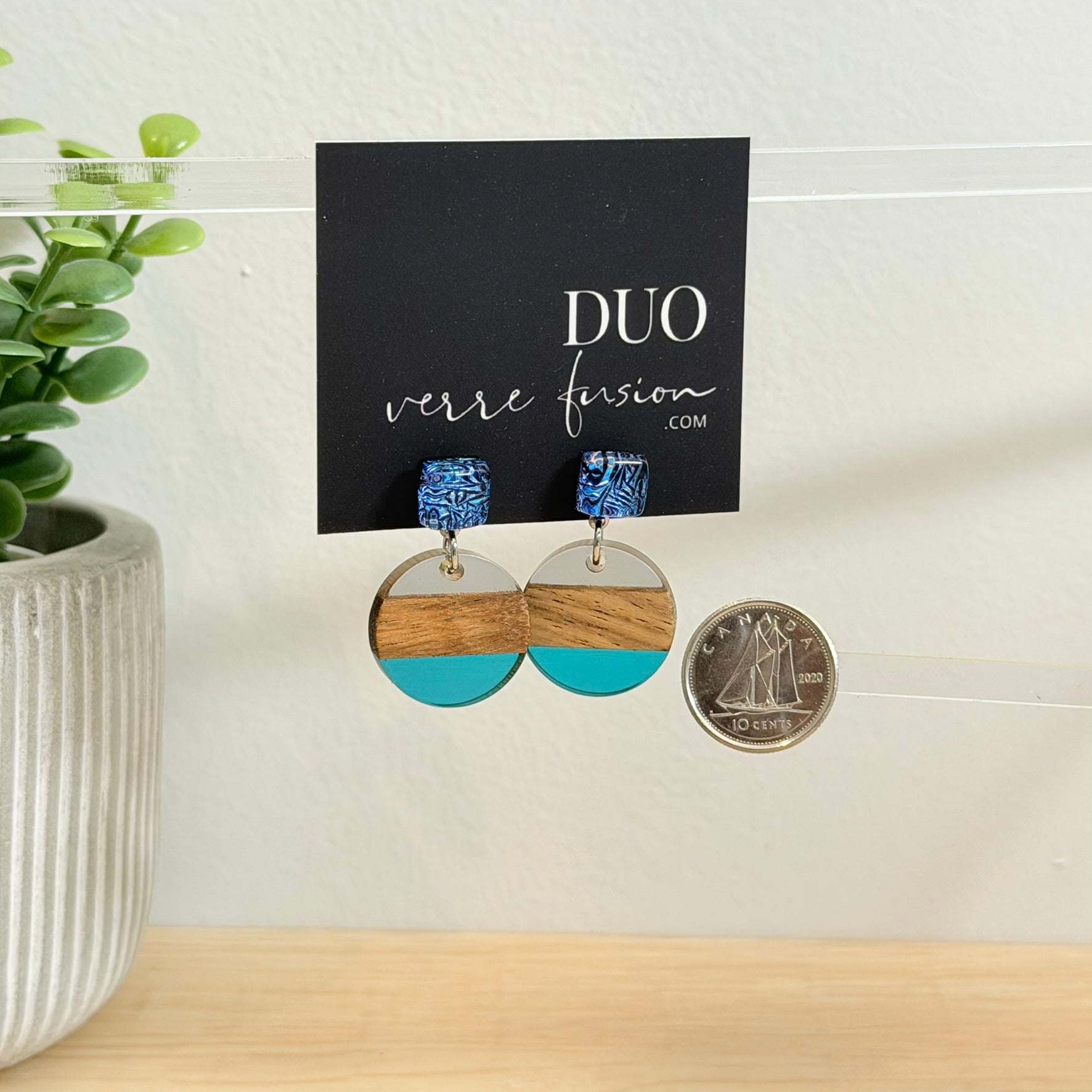 65. Boucles d'oreilles verre, résine et bois