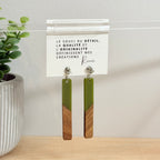 66. Boucles d'oreilles verre, résine et bois