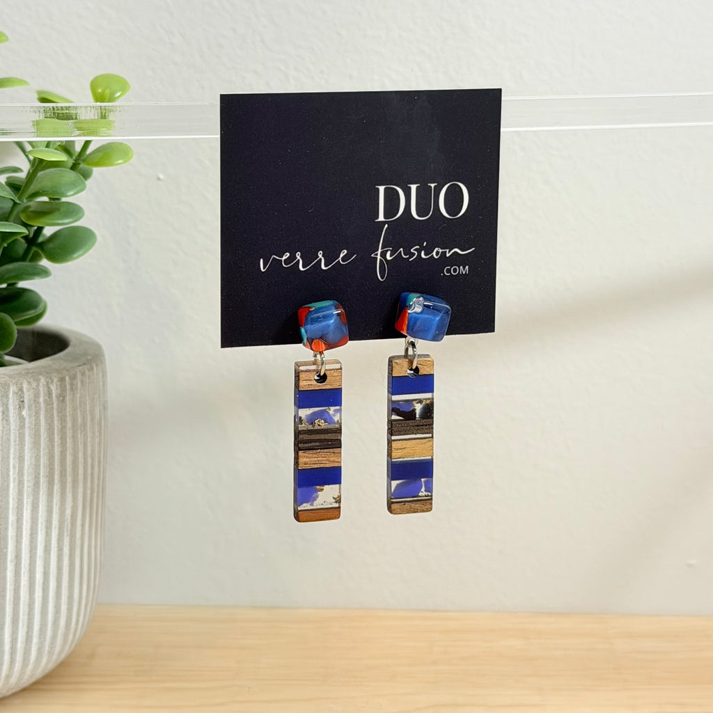 67. Boucles d'oreilles verre, résine et bois