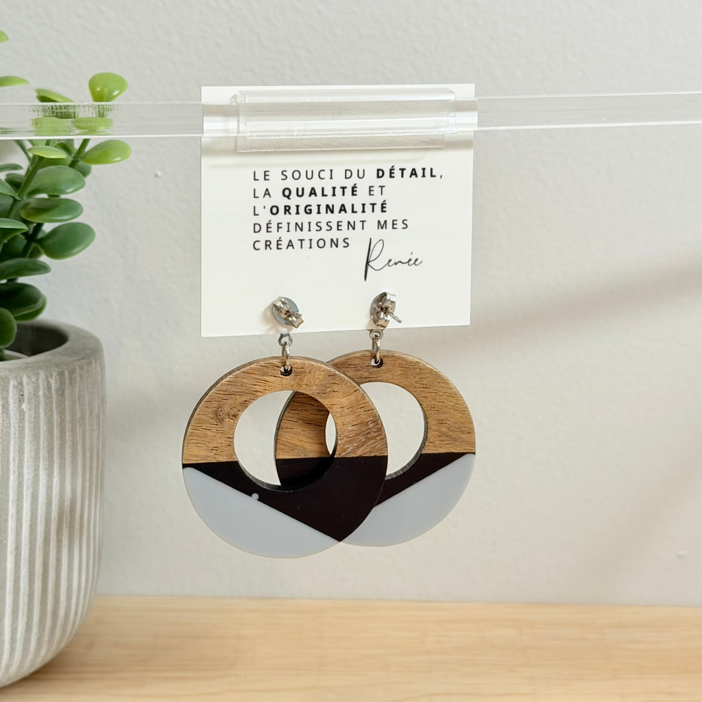 68. Boucles d'oreilles verre, résine et bois