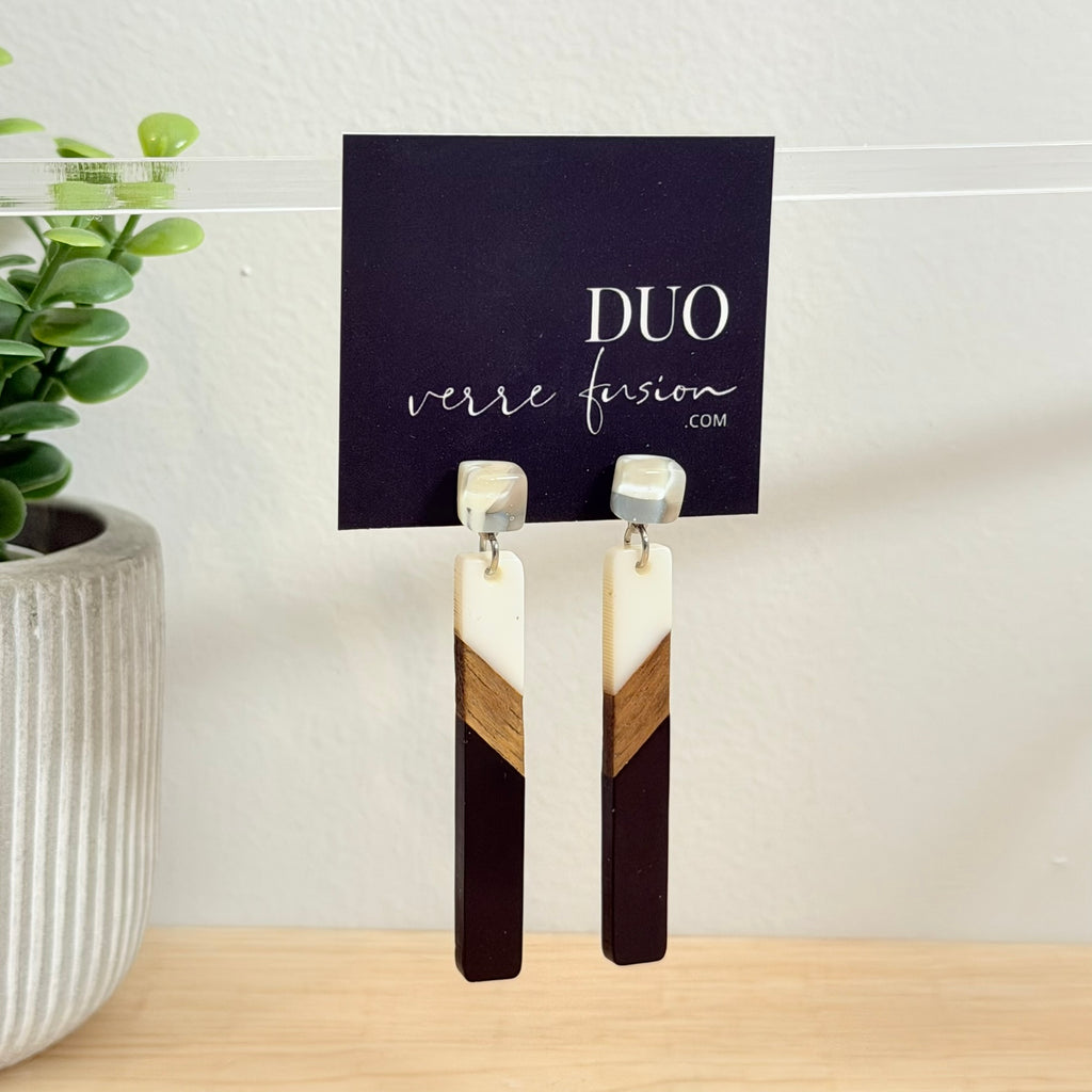 70. Boucles d'oreilles verre, résine et bois