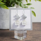 Boucle d'oreille casse-tête - Carré satin blanc